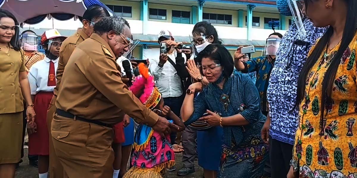 54596-siswa-di-mimika-harus-belajar-dari-rumah-karena-pandemi-covid-19